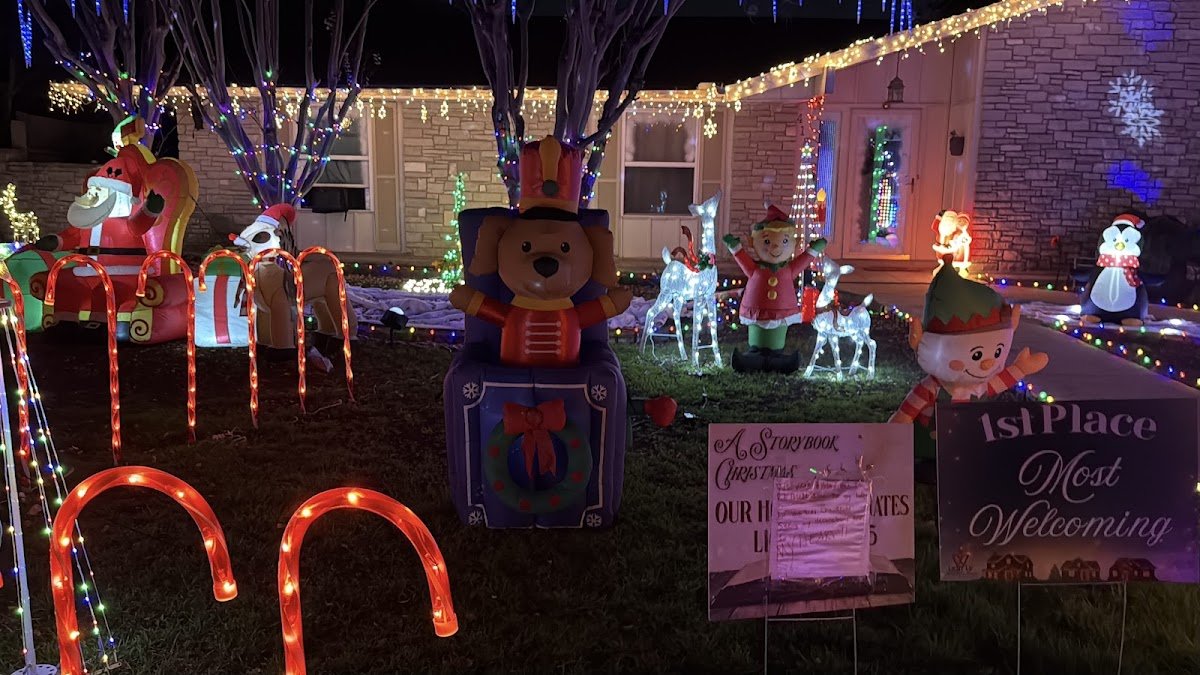 Christmas light installation, photo from Umesh Doiphode's review