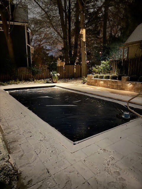 Christmas light installation, photo from Dfish's review