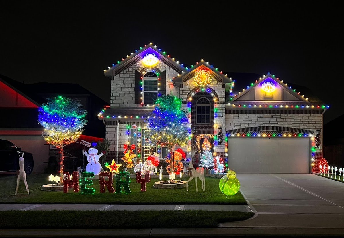 Christmas light installation, photo from Oanh Le's review